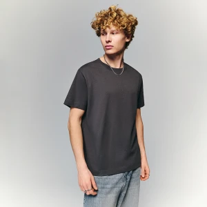 Grafitowa koszulka boxy z okrągłym dekoltem House