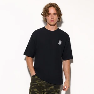 Grafitowa koszulka o wafelkowej strukturze z haftem karalucha House