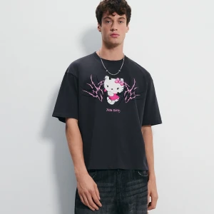 Grafitowa koszulka z motywem Hello Kitty i tribal House