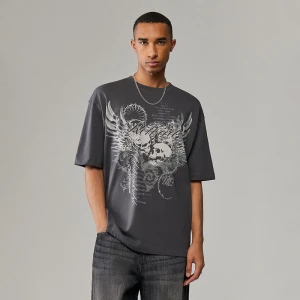 Grafitowa koszulka z nadrukiem czaszek i skrzydeł House