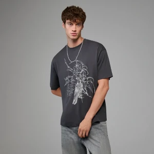 Grafitowa koszulka z nadrukiem w stylu opium core House