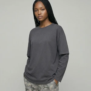 Grafitowa koszulka z podwójnym rękawem i efektem sprania House