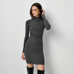 Grafitowa sukienka mini ze stójkowym kołnierzem House