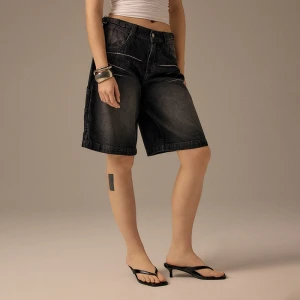 Grafitowe bermudy jeansowe z kieszenią carpenter przetarciami i regulacją House