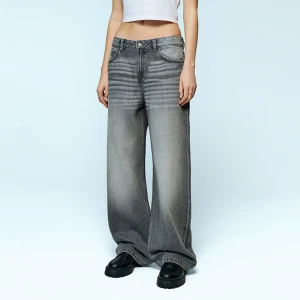 Grafitowe jeansy baggy straight fit House