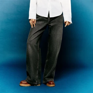 Grafitowe jeansy baggy straight fit House