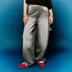 Grafitowe jeansy balloon fit carpenter House