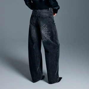 Grafitowe jeansy barrel baggy fit z motywem pajęczyny House