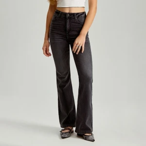 Grafitowe jeansy dzwony z wysokim stanem House