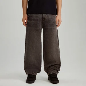 Grafitowe jeansy skater fit ze skośnymi kieszeniami House