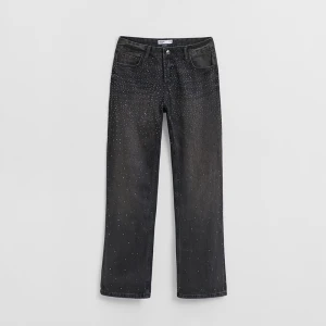 Grafitowe jeansy straight fit z kryształkami i efektem sprania House