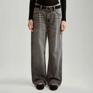 Grafitowe jeansy straight fit ze średnim stanem House