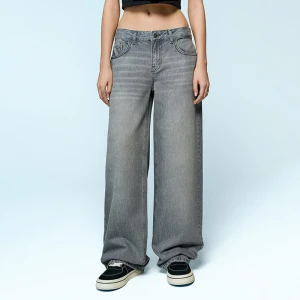 Grafitowe jeansy wide leg z niskim stanem House