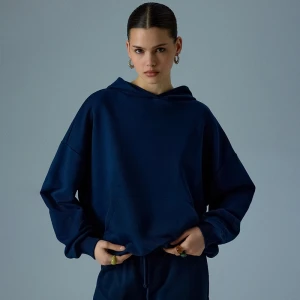 Granatowa bluza basic z kapturem House