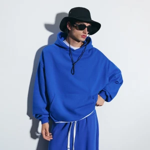 Granatowa bluza bombka z kapturem House