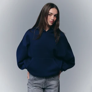 Granatowa bluza z kapturem z piankowej dzianiny House