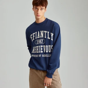 Granatowa bluza z nadrukiem Defiantly Mischievous House