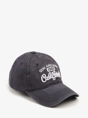 Granatowa Czapka z Daszkiem z Bawełny Ozdobiona Napisem Voreema versoli