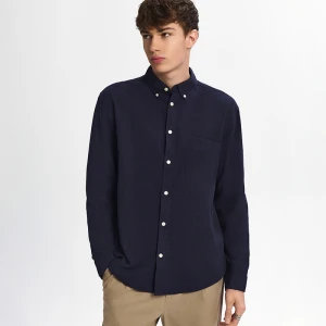 Granatowa koszula z długim rękawem i kieszonką House