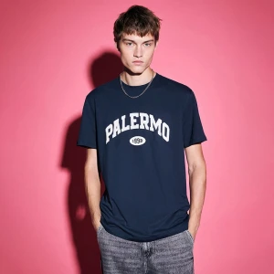 Granatowa koszulka z kontrastowym nadrukiem Palermo House