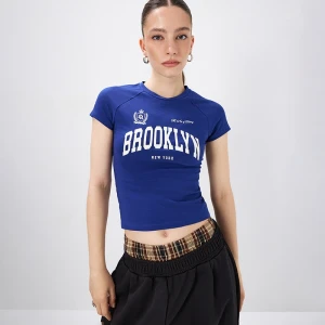 Zdjęcie produktu Granatowa koszulka z nadrukiem "Brooklyn" House niebieski