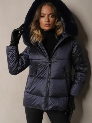 Granatowa Kurtka Pikowana z Kapturem Ozdobiona Futerkiem i Dłuższym Tyłem Rinloris ann gissy