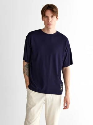 Granatowa męska koszulka z logo, relaxed fit, z okrągłym dekoltem GANT