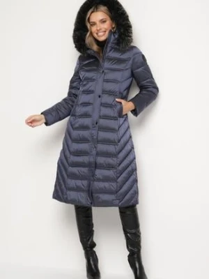 Granatowa Pikowana Kurtka Zimowa o Długim Kroju z Odpinanym Kapturem z Futrem Mintoria ann gissy