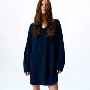 Granatowa sukienka dzianinowa z okrągłym dekoltem House