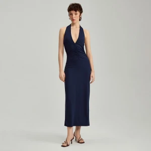 Granatowa sukienka maxi z głębokim dekoltem halter House