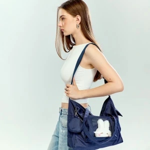 Granatowa torba shopper z króliczkiem w kieszonce i portfelikiem House