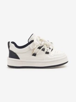 Granatowe Buty Sportowe Sneakersy z Aplikacjami na Sznurówkach i Perforacją Tulresil