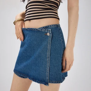 Granatowe jeansowe spódnico-spodenki z zakładką House