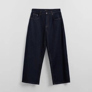 Granatowe jeansy barrel fit z haftem gwiazdek House niebieski