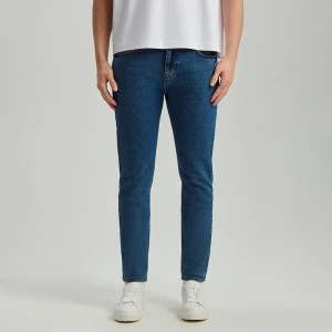 Granatowe jeansy carrot fit House