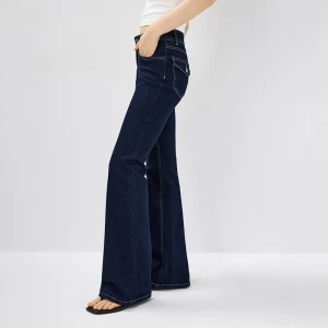 Granatowe jeansy dzwony low waist House