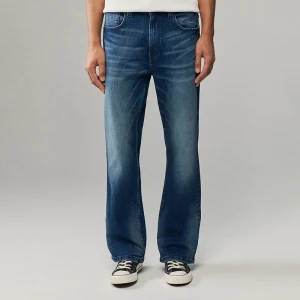 Granatowe jeansy dzwony z motywem flagi UK na tyle House