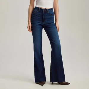 Zdjęcie produktu Granatowe jeansy dzwony z wysokim stanem House