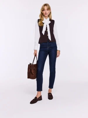 Granatowe jeansy o dopasowanym kroju TARANKO