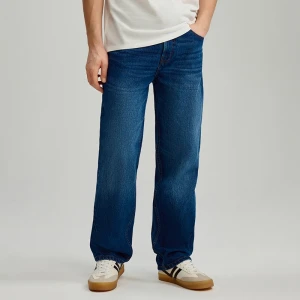 Granatowe jeansy straight fit z efektem sprania House