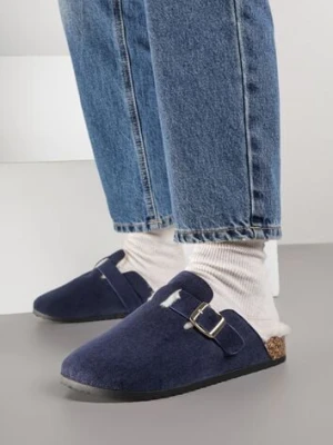 Granatowe Kapcie na Płaskiej Podeszwie Ozdobione Paskiem z Klamrą Ninnithra