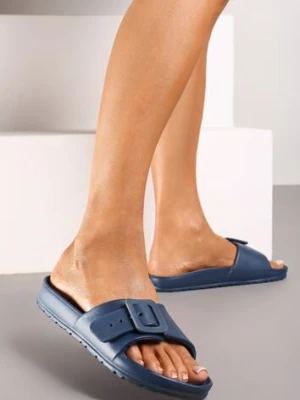 Granatowe Klapki z Pianki na Płaskiej Podeszwie Ozdobione Klamrą Nelmarie