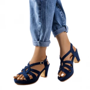 Granatowe sandały na słupku Monjeau niebieskie Inna marka