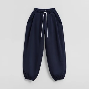 Granatowe spodnie dresowe basic o fasonie baggy House
