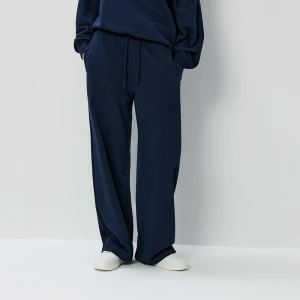 Granatowe spodnie dresowe wide leg House