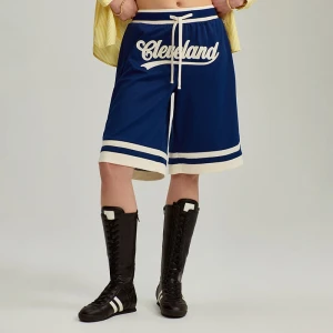 Granatowe szorty bermudy z haftem Cleveland House