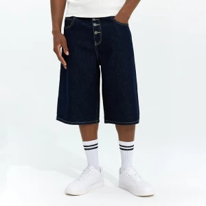 Granatowe szorty jeansowe skater fit z guzikami House niebieski