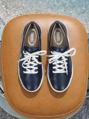 Granatowe trampki damskie 7mil