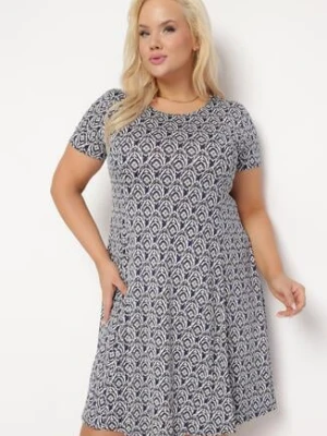 Granatowo-Biała Rozkloszowana Sukienka z Wiskozy Krótkim Rękawem i Mozaikowym Printem Hyacina sweet&girl