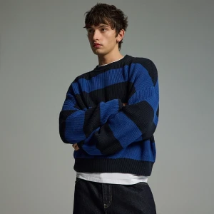 Granatowy sweter w czarne paski House